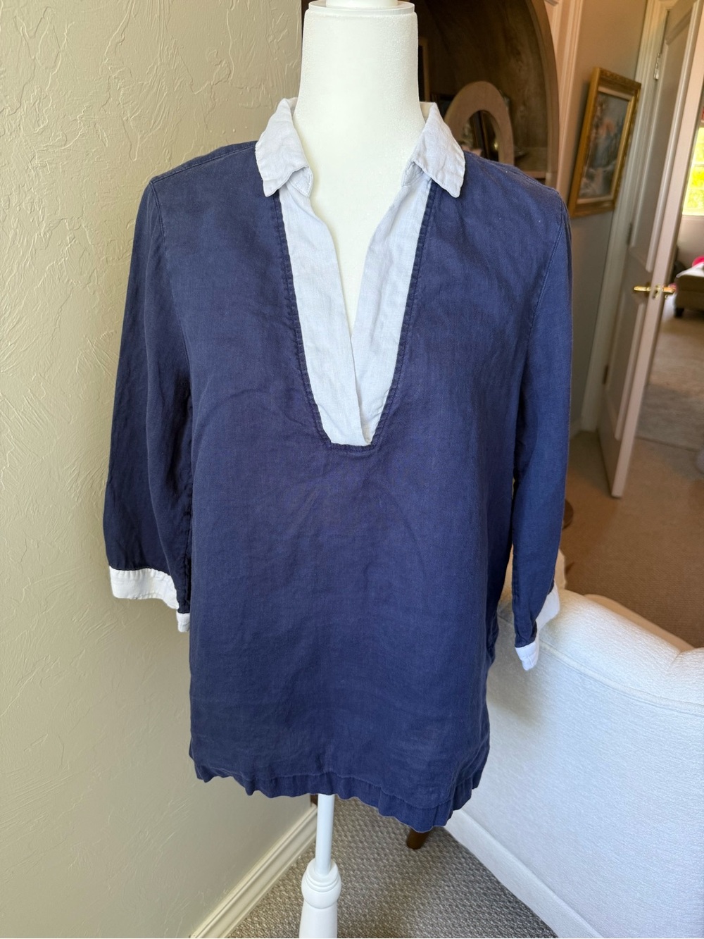 Isaac Mizrahi 100% Linen Navy White V Neck Top Blouse Resort